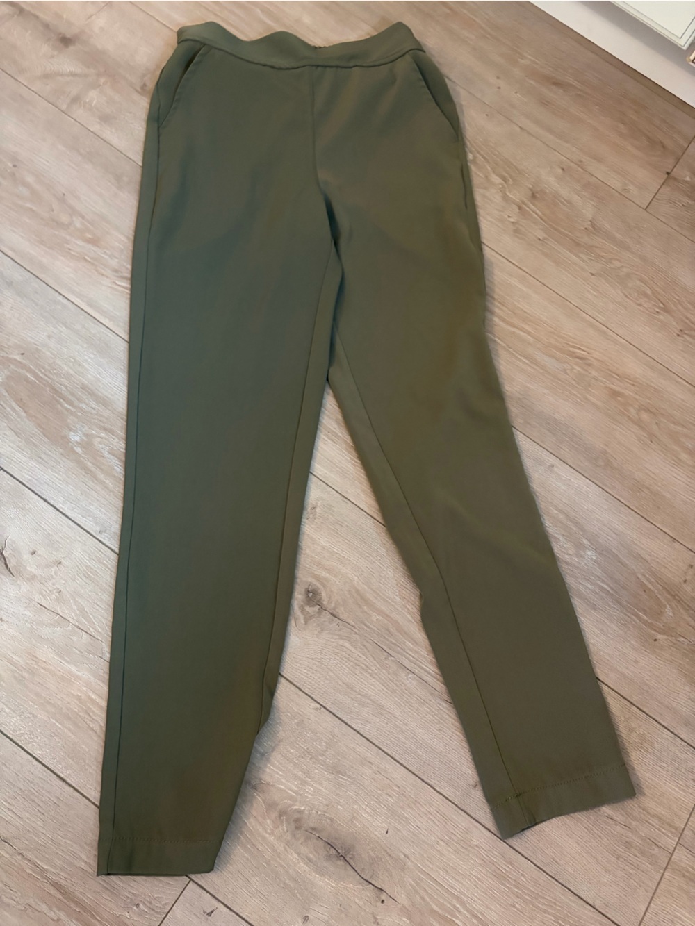 Max Studio Olive Slim pull on Pants